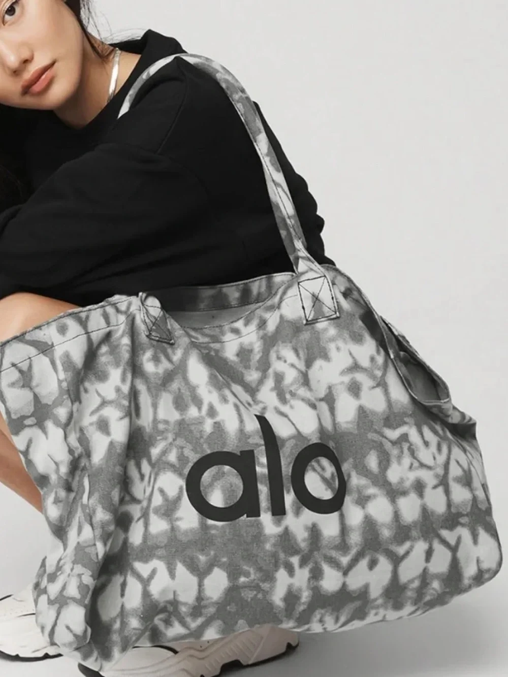 NWT Alo Yoga Grey Tie Dyed Shopper Tote
